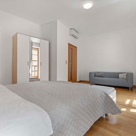 Charming Apartment In The Heart Of Bratislava Buitenkant foto